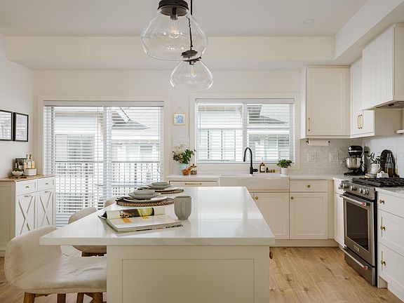 4th image of 23183 136th Ave #11