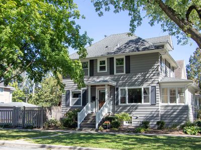 228 Iowa St, Oak Park, IL, 60302