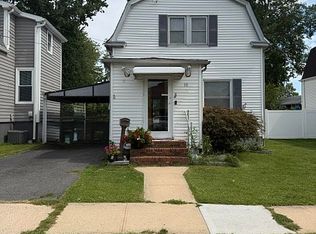 32 3rd St, Fords, NJ 08863