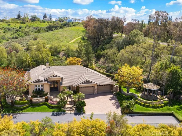 590 S Falling Star Dr, Anaheim, CA 92808