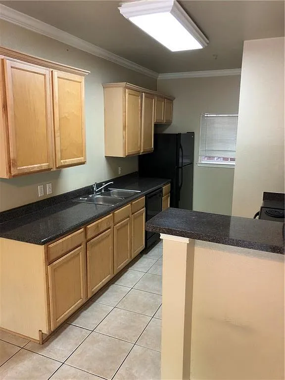 3 bed, 1340 sqft, $1,900 — Photo 3