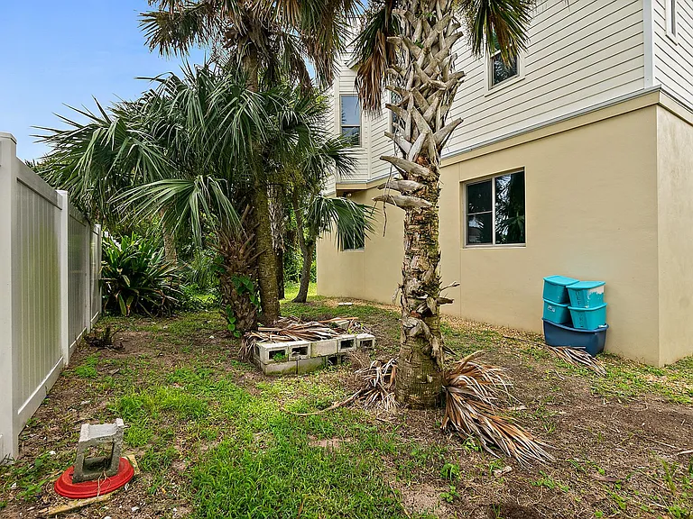 716 N Daytona Ave — Photo 8