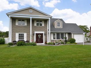 151 Cirrus Rd, Holbrook, NY 11741