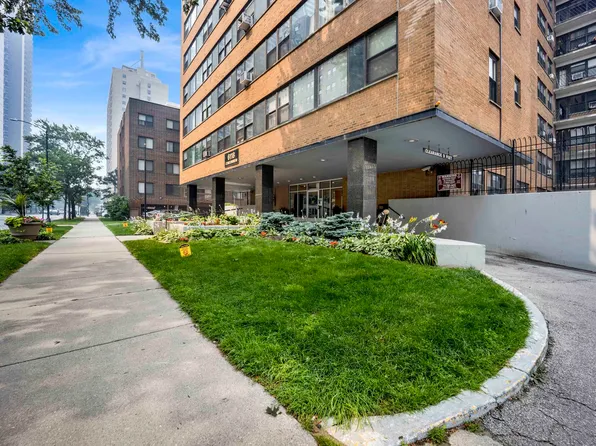 6118 N Sheridan Rd APT 310, Chicago, IL 60660