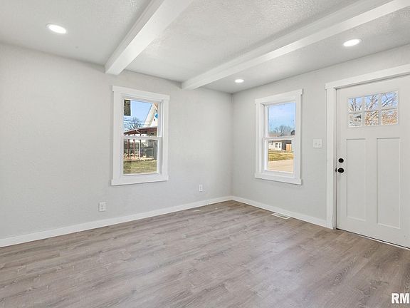 3rd image of 2503 Bellevue Ave