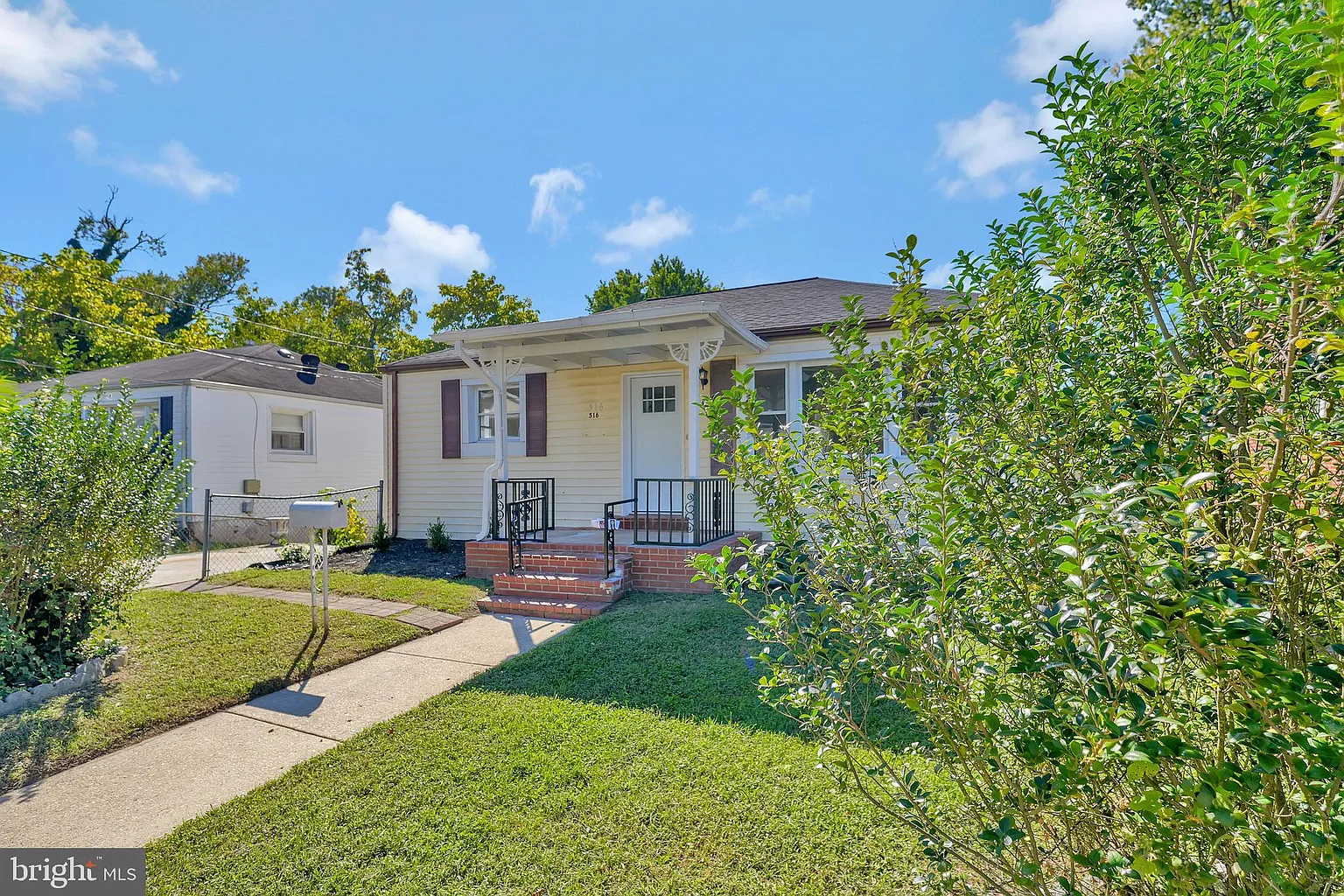 516 68th Pl photo 1