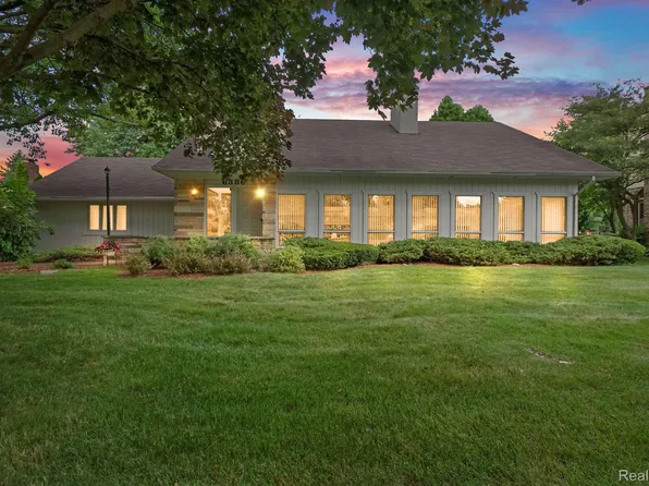 6386 Denton Dr, Troy, MI 48098