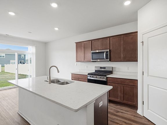3rd image of 10334 Morse Pl