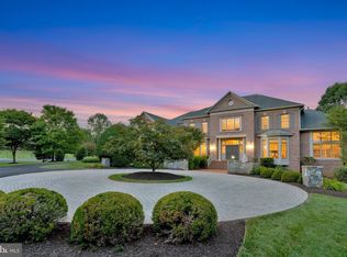 731 Strawfield Ln, Great Falls, VA 22066