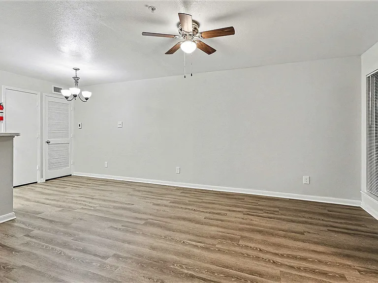 The Retreat at Spring Apartments — Photo 11
