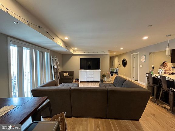 3rd image of 922 N 17th St #26-C