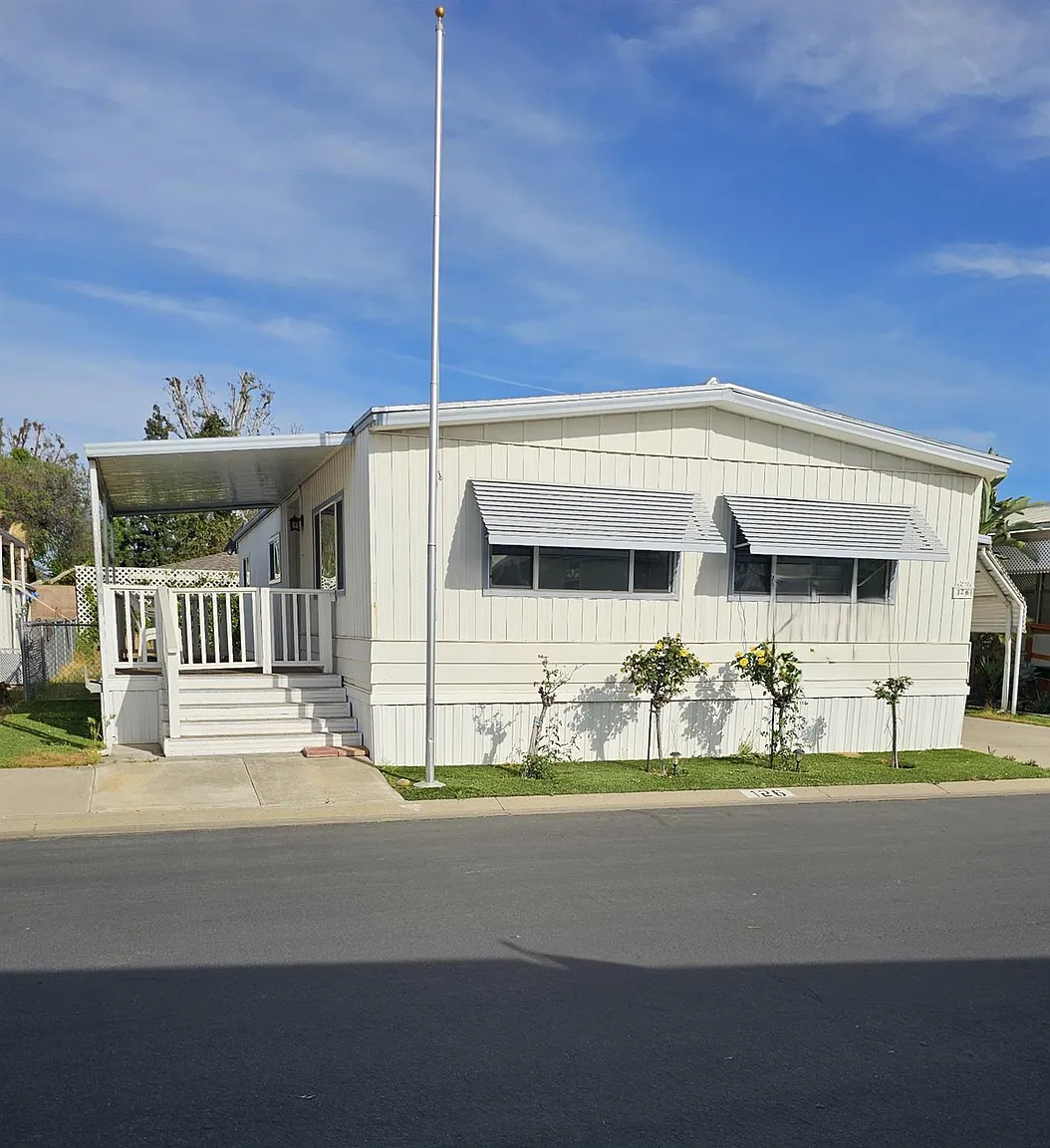 1001 Sylmar Ave Space 126 photo 1