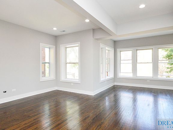 4th image of 4906 N Rockwell St APT 1