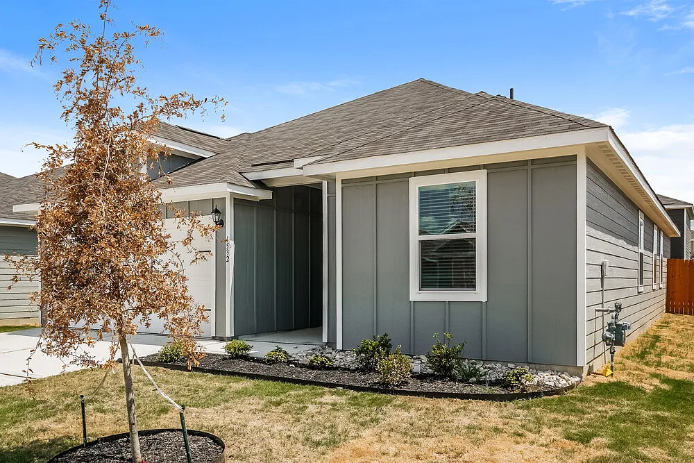 4 bed, 2.0 bath, 1724 sqft, $2,175 — Photo 3
