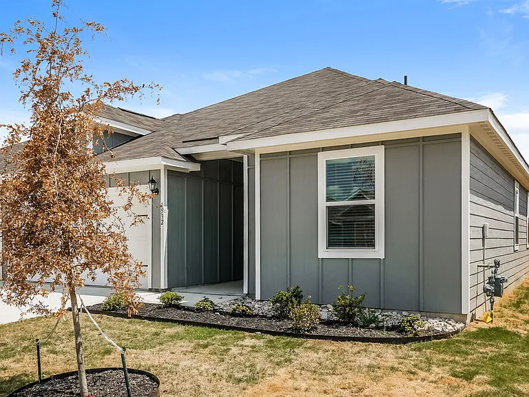 1532 Harvester Dr — Photo 3