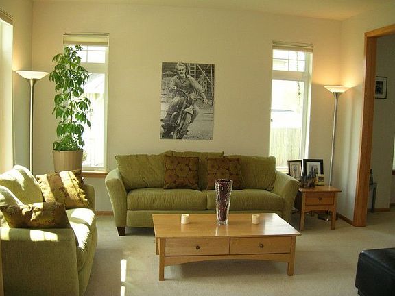 Light & bright living room