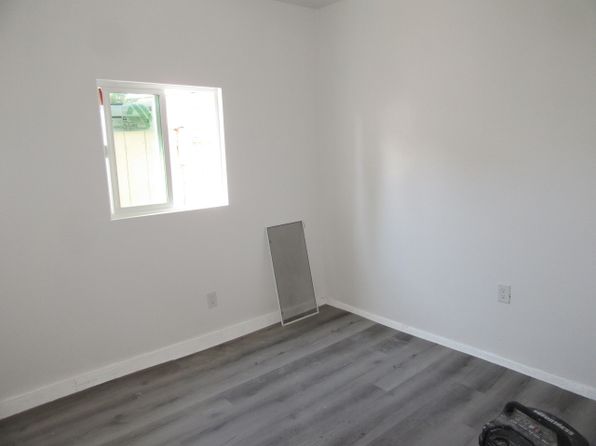 592 Willow Ave #B