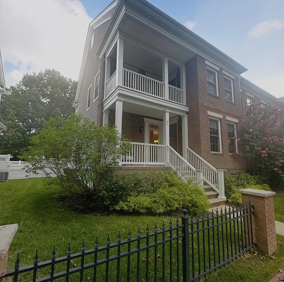3 bed, 2.5 bath, 1920 sqft, $4,950 — Photo 2