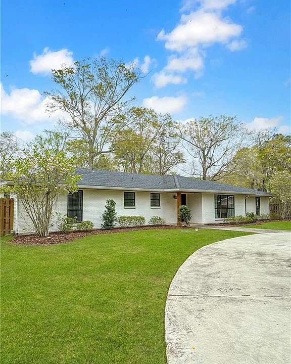 1st image of 305 E Pearl Dr