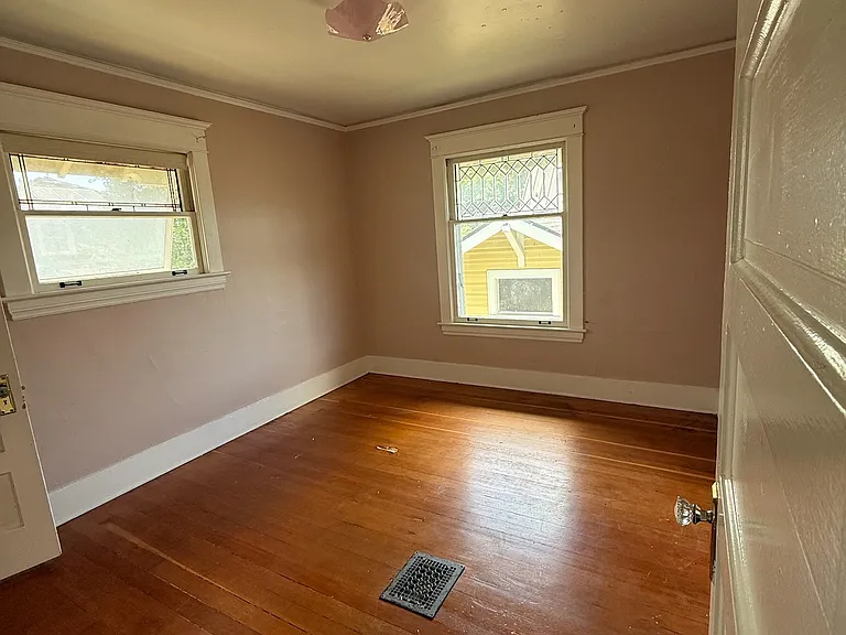 4534 Thackeray Pl NE — Photo 14