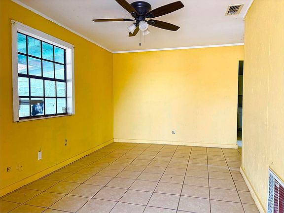 4th image of 4123 Pecan Circle Dr