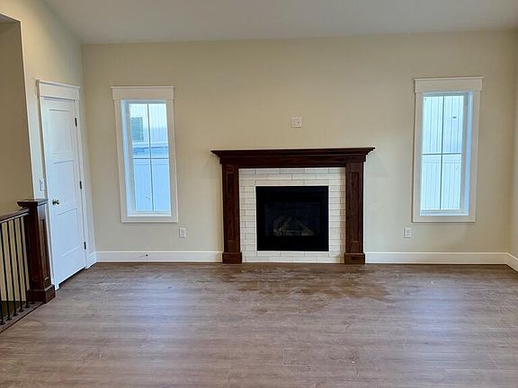 2nd image of 230 Moonlight Dr
