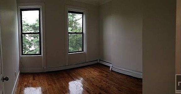5th image of 563 Chauncey St APT 1