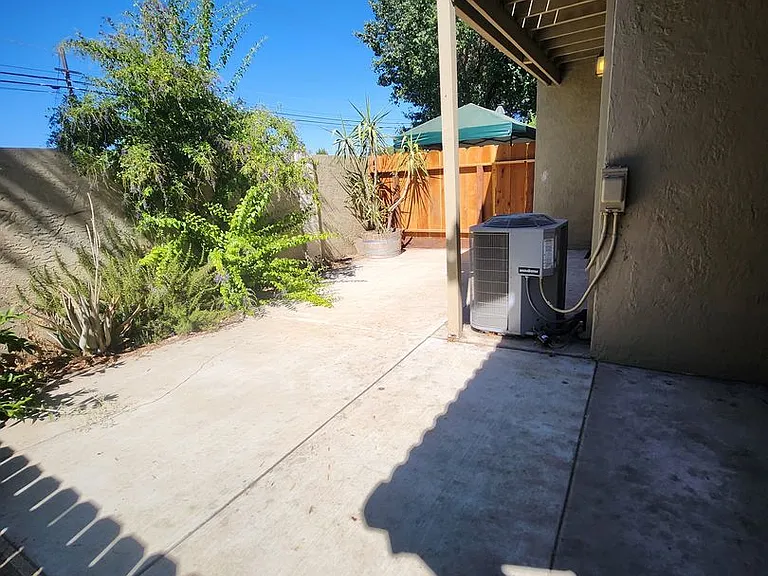 1244 W Roseburg Ave #D — Photo 15