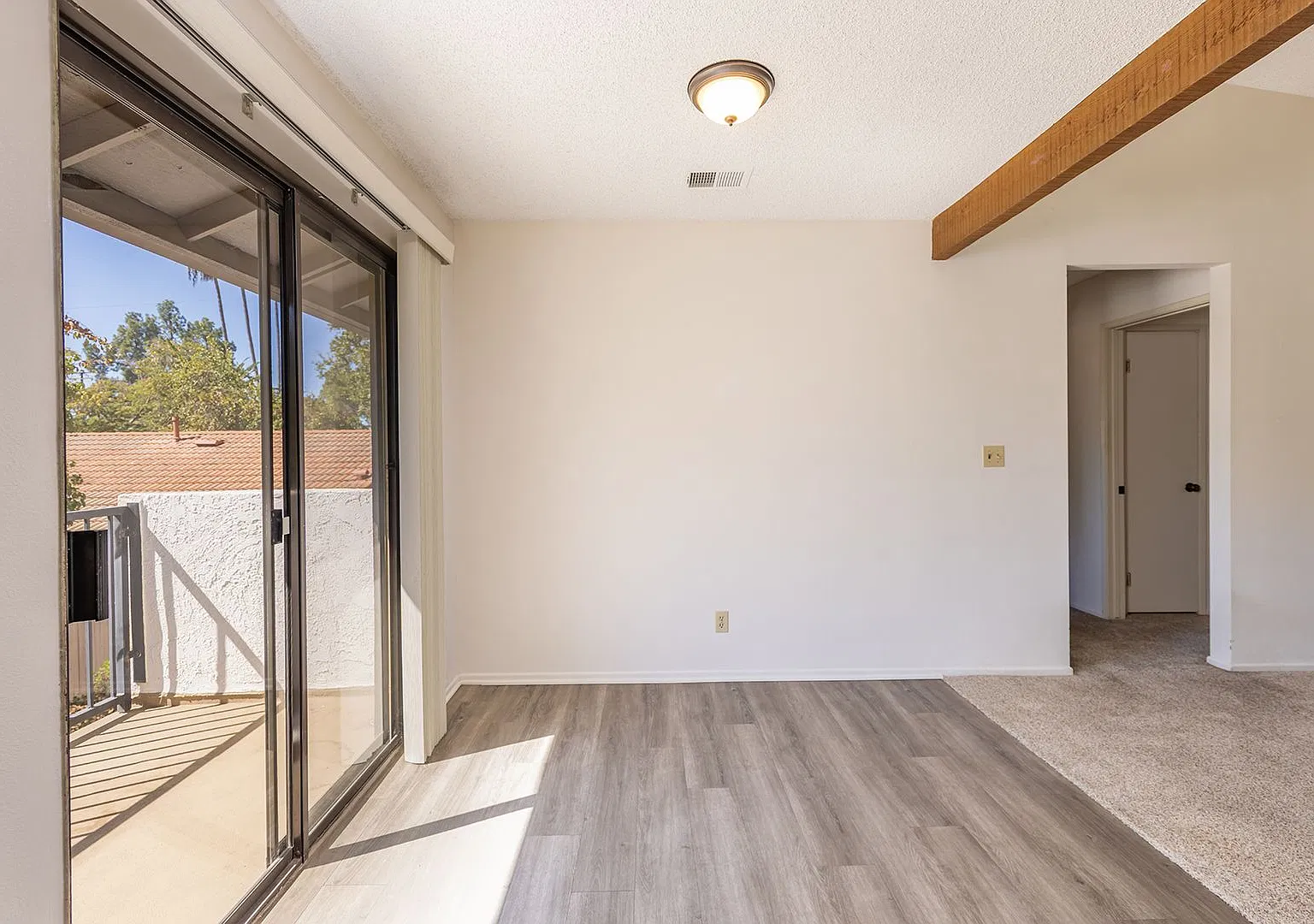 107 W Oak street — Photo 4