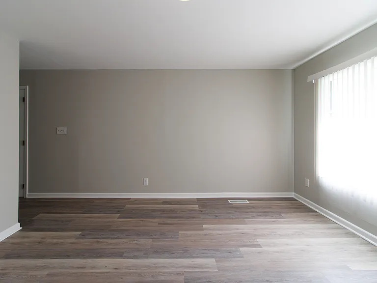 1445 Rolling Ridge Dr — Photo 3