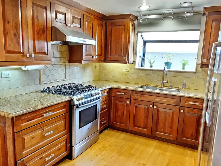 1639 Selby Ave #E — Photo 6