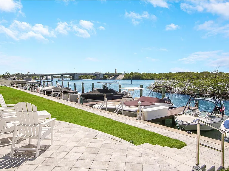 325 Beach Rd #301 — Photo 10
