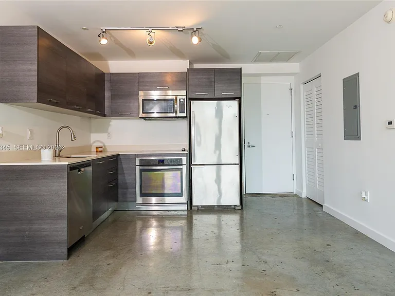 151 SE 1st St #2205 — Photo 8