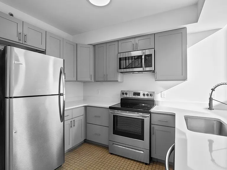 4500 S Kingshighway Blvd #13 — Photo 13