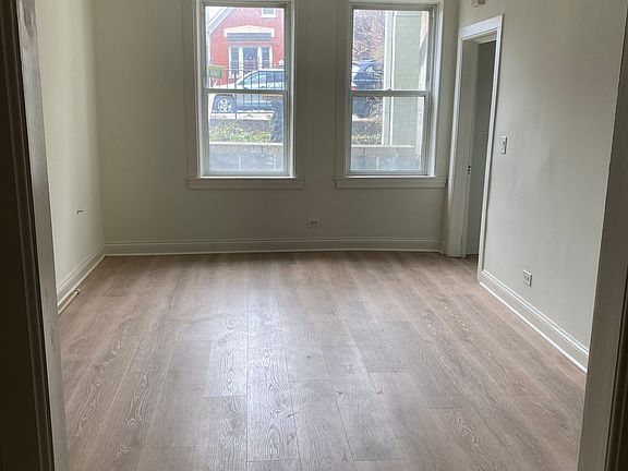3rd image of 2161 N Claremont Ave Floor Basement