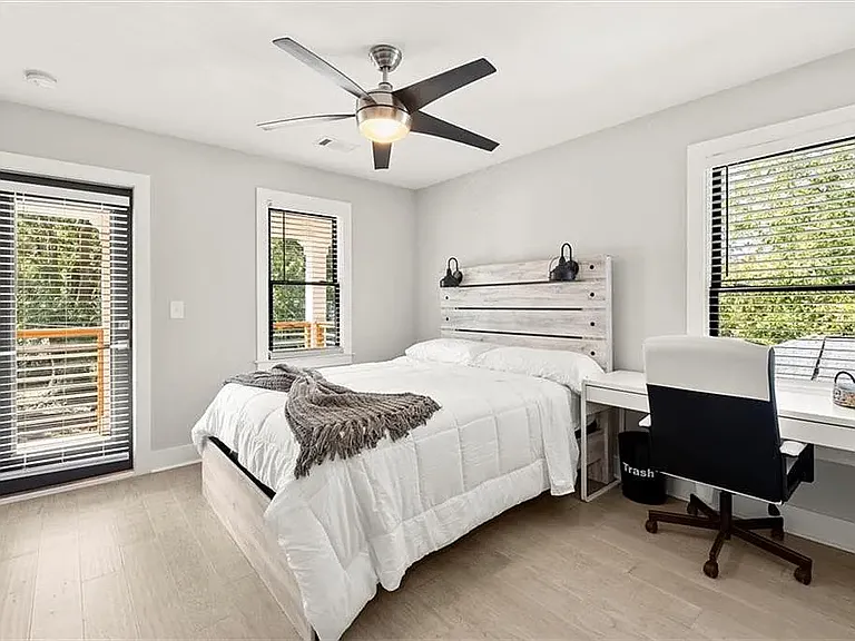 2145 Park Ter — Photo 28