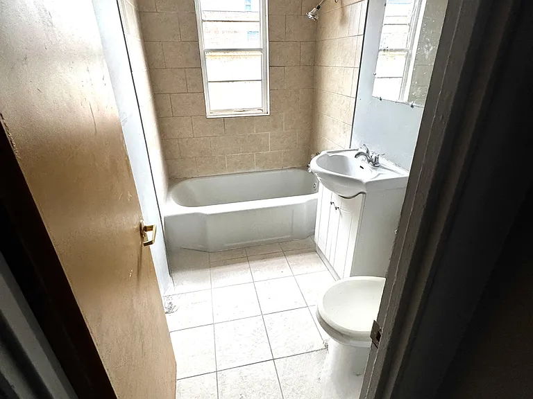 917 W 35th Ave #2 — Photo 15