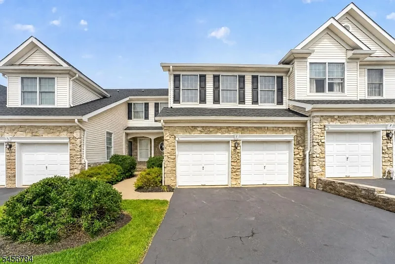 3 bed, 2.5 bath, $3,500 — Photo 1