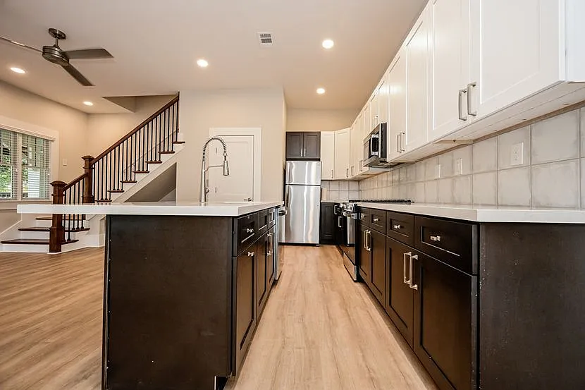 4 bed, 3.0 bath, 2120 sqft, $5,250 — Photo 2
