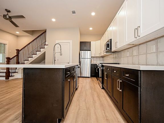 2nd image of 616 Linwood Ave NE #B