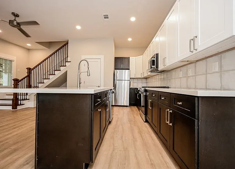 616 Linwood Ave NE #B — Photo 2