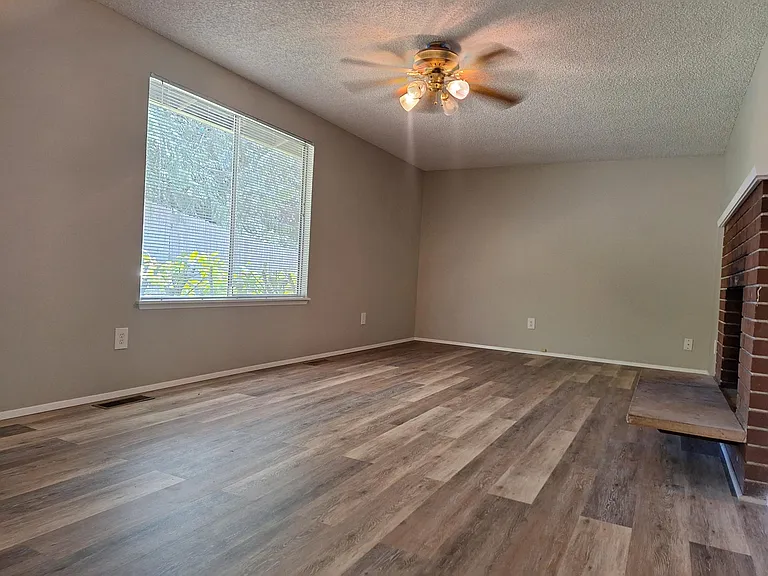 265 NE Silver Pine Dr — Photo 8