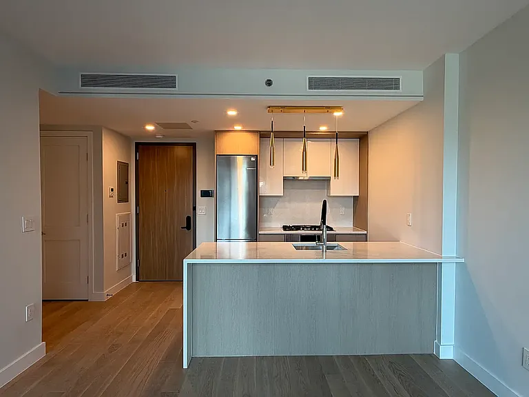 38-20 Parsons Blvd #618 — Photo 2