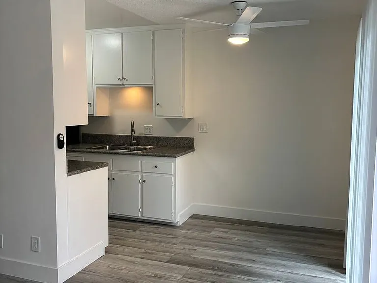 1502 Wellesley Ave — Photo 18