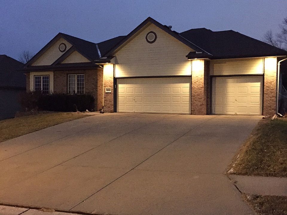 1st image of 3815 N 158th St
