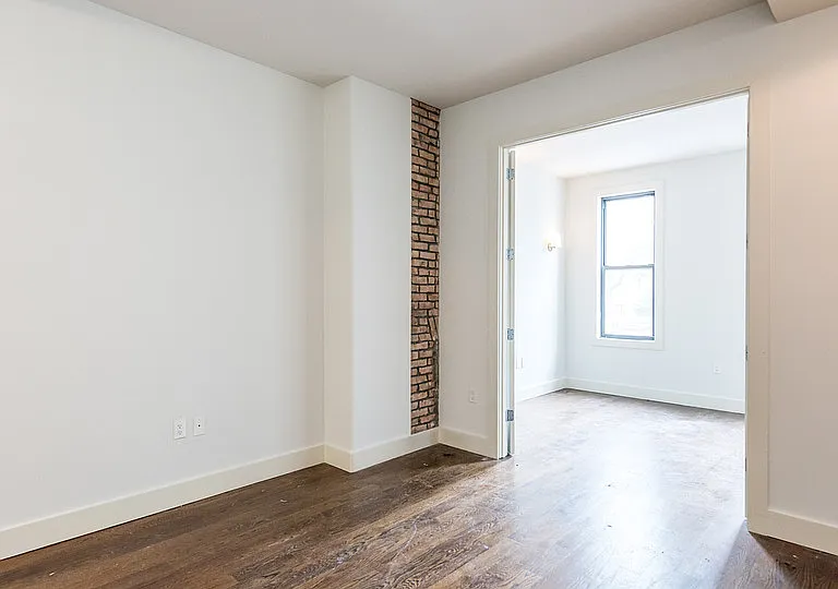 179 Maujer St #3L — Photo 8