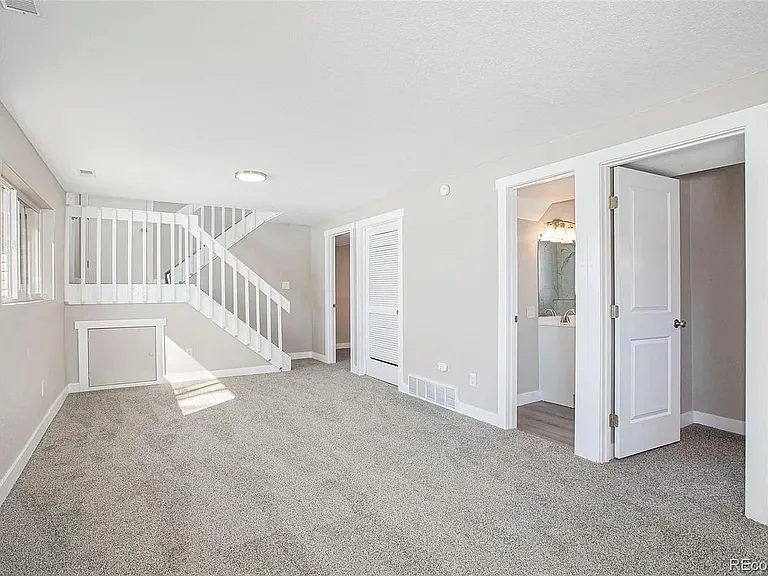 4672 Gatewood Dr — Photo 2
