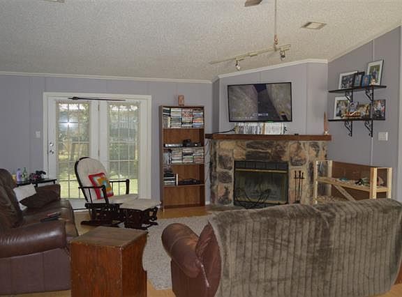 2nd image of 550 E Elm St