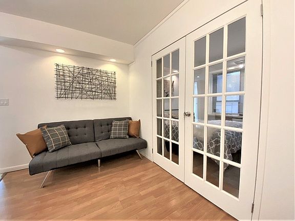 5th image of 210 E 47th St APT 2J