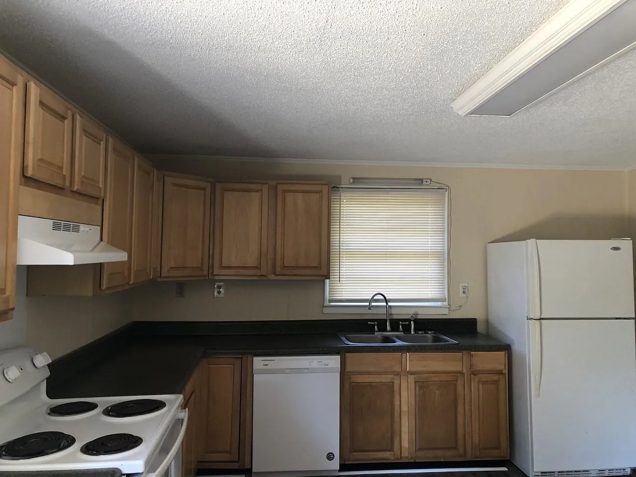 4 bed, 1260 sqft, $2,100 — Photo 4